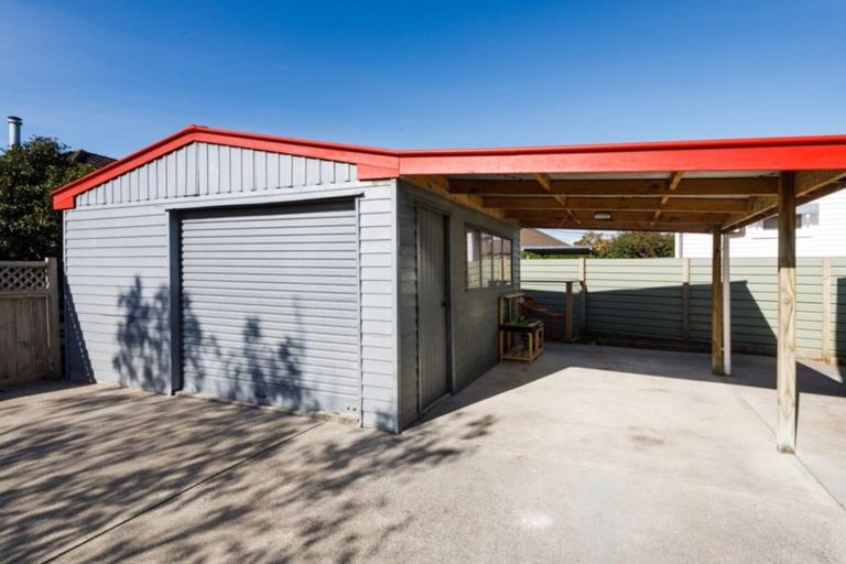 Photo of property in 27 Tiller Close, Kelvin Grove, Palmerston North, 4414