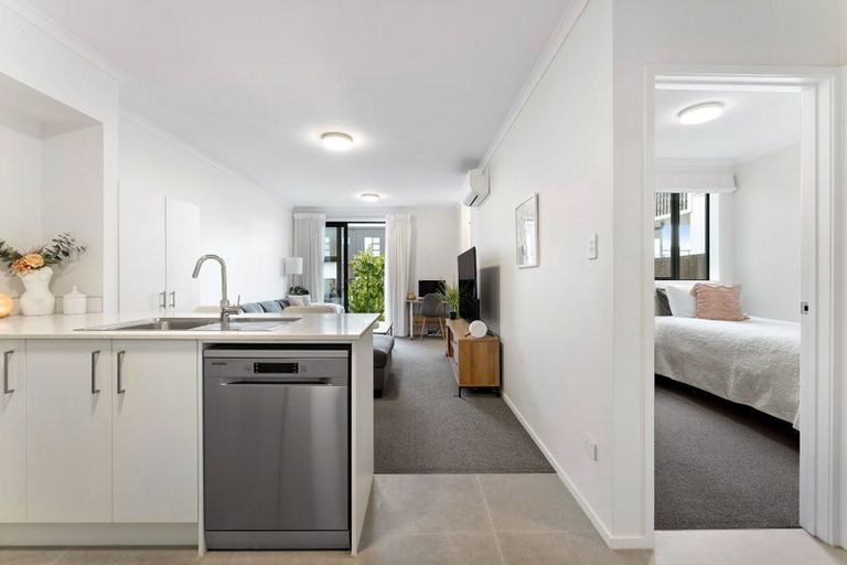 Photo of property in 25 Manarini Road, Westgate, Auckland, 0614