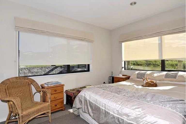 Photo of property in 83 Lake Panorama Drive, Henderson Valley, Auckland, 0612