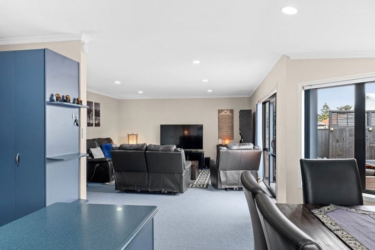 Photo of property in 2/213 Coronation Avenue, Welbourn, New Plymouth, 4310