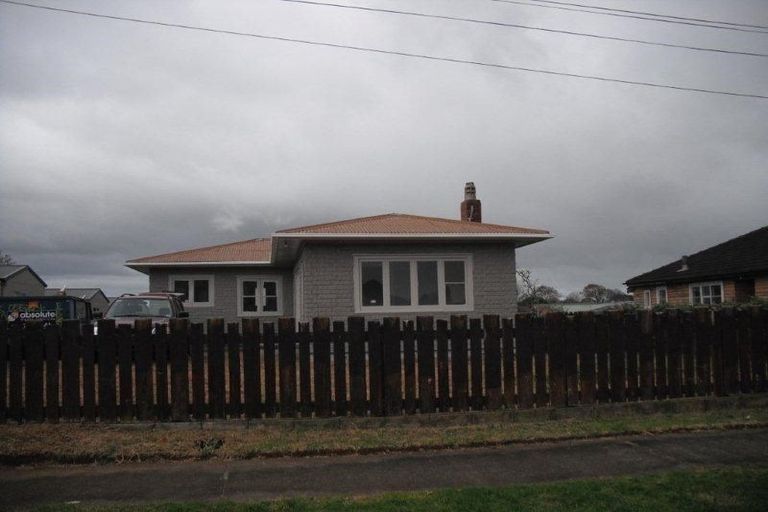 Photo of property in 65 Birdwood Road East, Pukekohe, 2120
