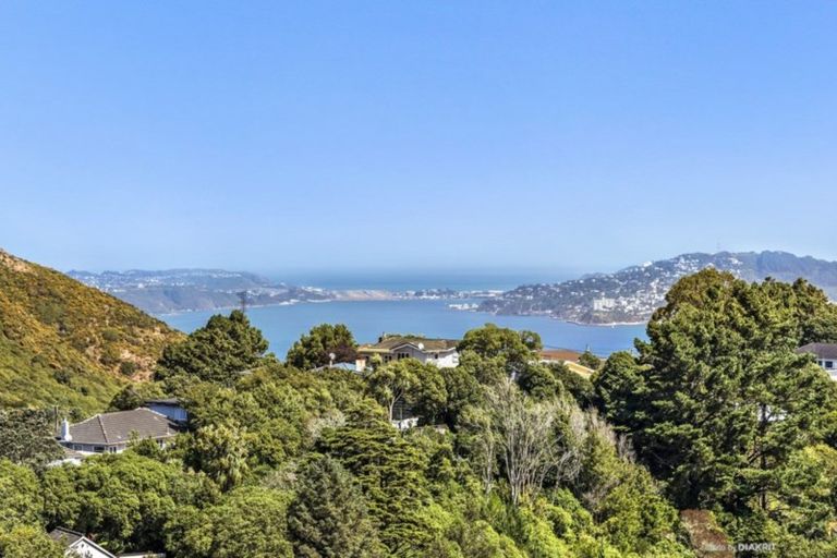 Photo of property in 110 Ruskin Road, Newlands, Wellington, 6037