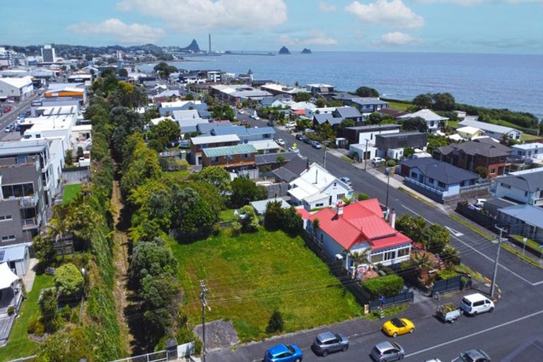 Photo of property in 10 Hobson Street, New Plymouth, 4312
