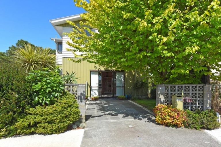 Photo of property in 8 Greenwich Grove, Stokes Valley, Lower Hutt, 5019