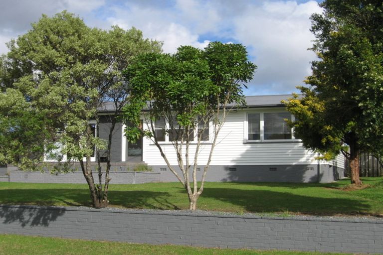Photo of property in 8 Murray Road, Te Atatu Peninsula, Auckland, 0610