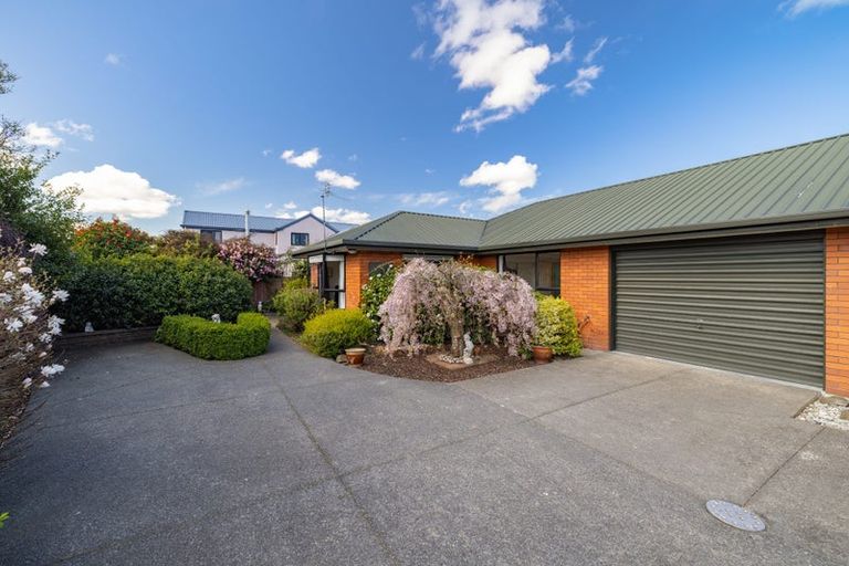 Photo of property in 2/6 Goodall Place, Redwood, Christchurch, 8051