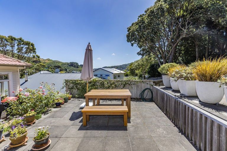 Photo of property in 9 Kellsmere Crescent, Island Bay, Wellington, 6023