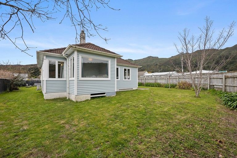 Photo of property in 111 Waddington Drive, Naenae, Lower Hutt, 5011