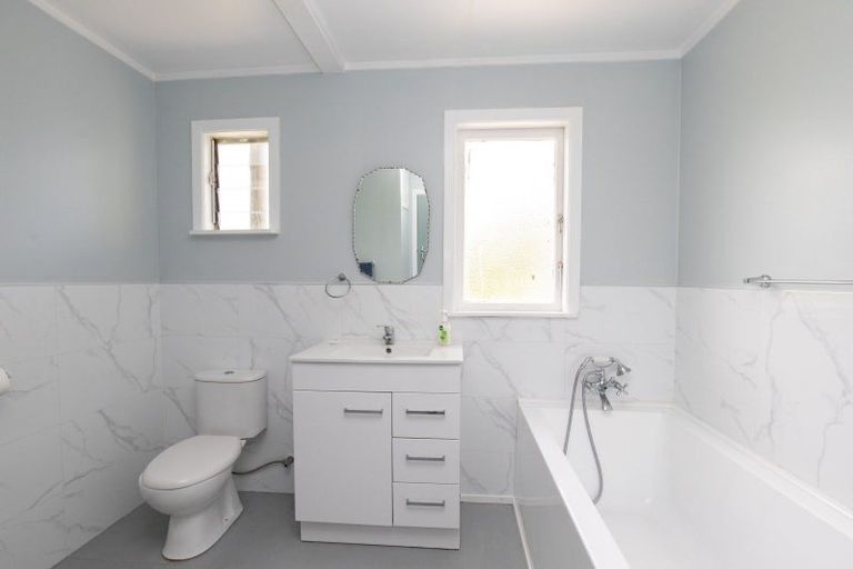 Photo of property in 21 Hayward Road, Ngatea, 3503