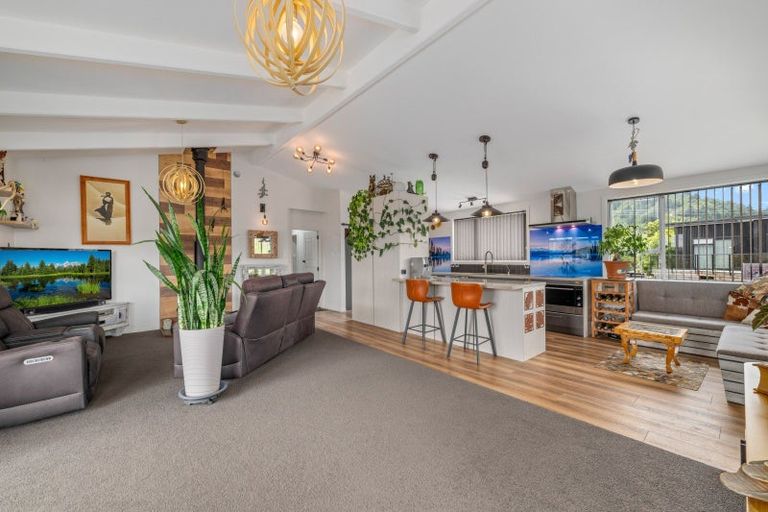 Photo of property in 32-34 Moana View Road, Waikawa, Picton, 7220