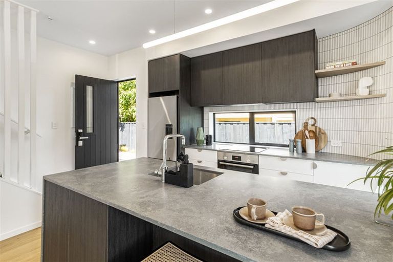 Photo of property in 5c Hillcrest Avenue, Hillcrest, Auckland, 0627