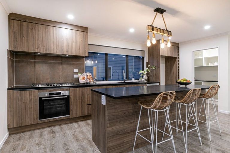 Photo of property in 5 Franheim Crescent, Orewa, 0931