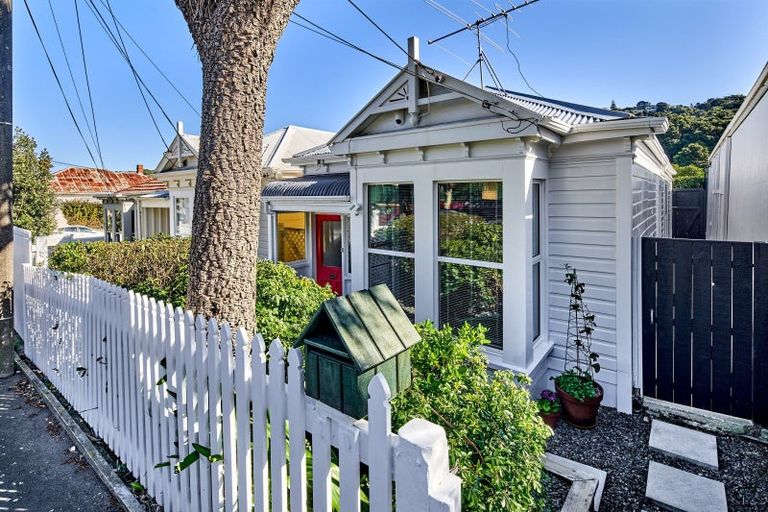 Photo of property in 28 Stanley Street, Berhampore, Wellington, 6023