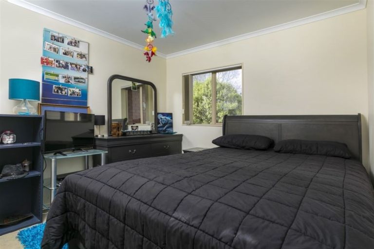 Photo of property in 1 Burton's Drive, Swanson, Auckland, 0614
