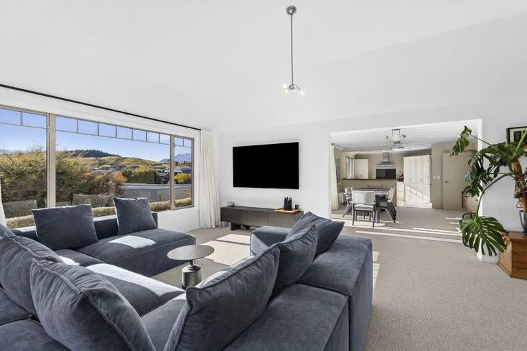 Photo of property in 100 Kings Drive, Wanaka, 9305