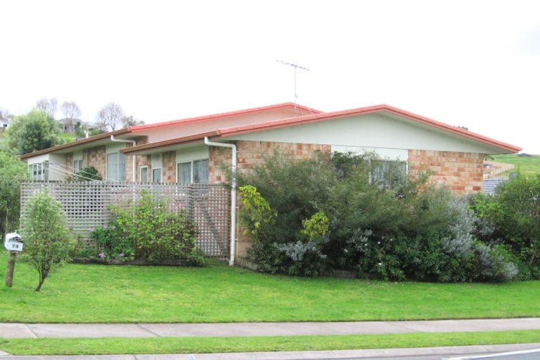 Photo of property in 72 Cabeleigh Drive, Helensville, 0800