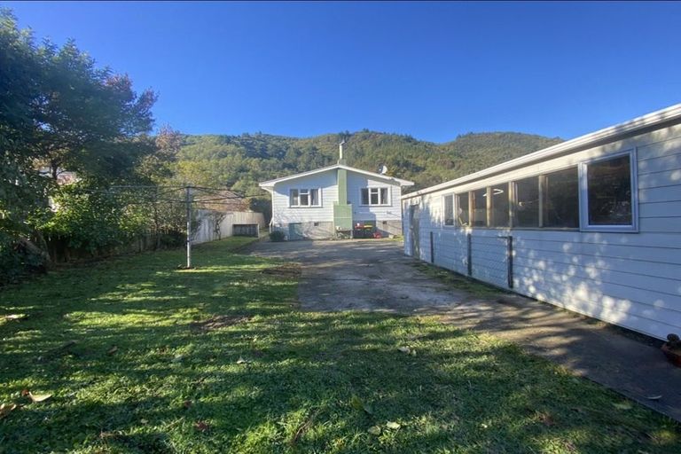 Photo of property in 89 Waikawa Road, Picton, 7220