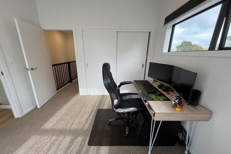 Photo of property in 1/2 Stokes Avenue, Te Atatu Peninsula, Auckland, 0610