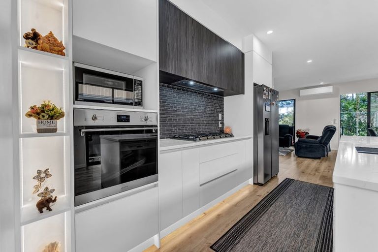 Photo of property in 13 Pumau Place, Flat Bush, Auckland, 2019