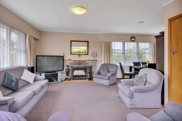 Photo of property in 1 Reid Avenue, Hawera, 4610