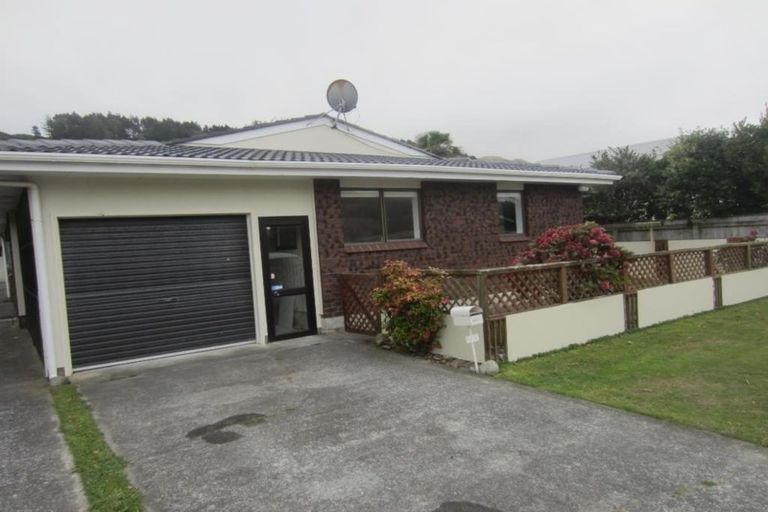 Photo of property in 1/3 Rossiter Street, Tawa, Wellington, 5028