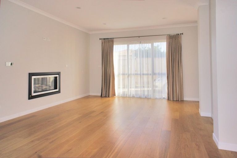 Photo of property in 39d Point View Drive, East Tamaki Heights, Auckland, 2016