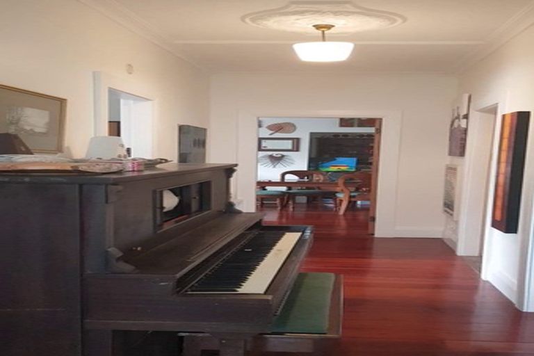 Photo of property in 33 Rhine Street, Island Bay, Wellington, 6023