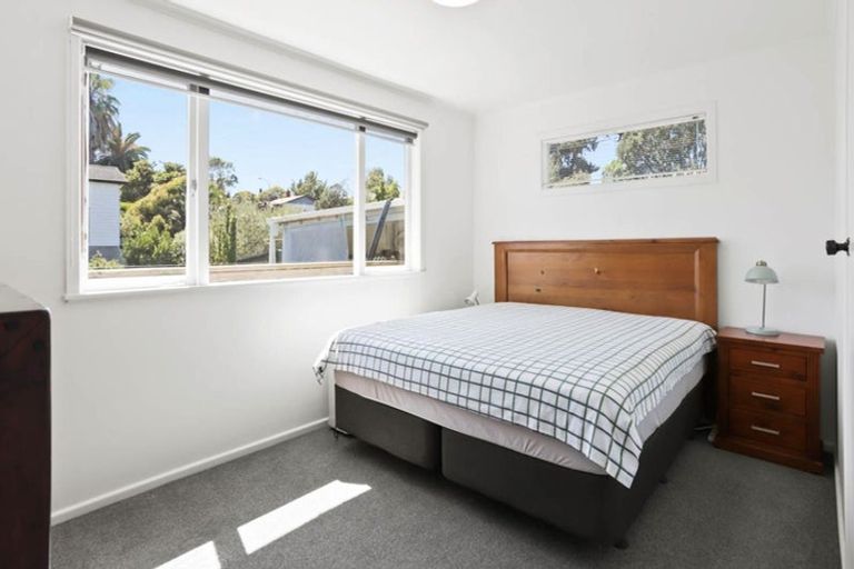 Photo of property in 39 Newington Road, Henderson, Auckland, 0612