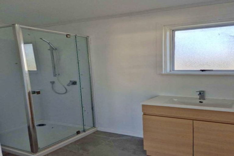 Photo of property in 10 Harry Ward Place, Henderson, Auckland, 0610