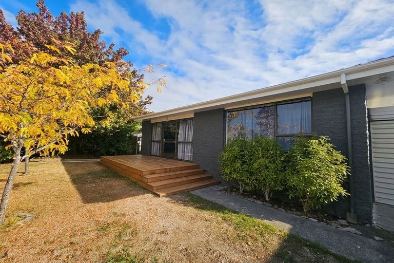 Photo of property in 2/71 Royal Park Drive, Parklands, Christchurch, 8083
