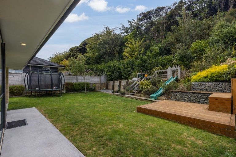 Photo of property in 28 Mooring Close, Whitby, Porirua, 5024