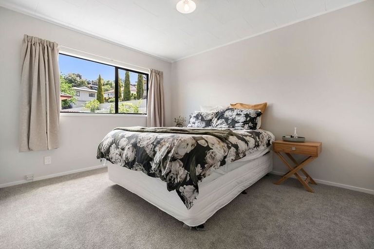 Photo of property in 1/11 Kupari Place, Totara Vale, Auckland, 0629