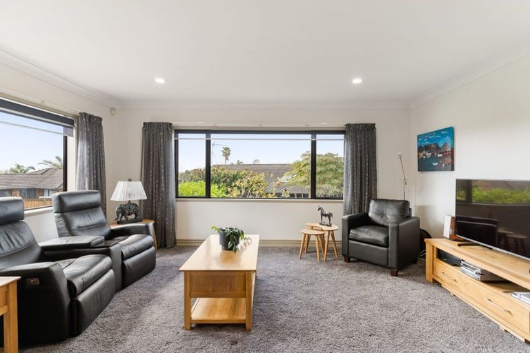 Photo of property in 53 Chesterfield Way, Orewa, 0931