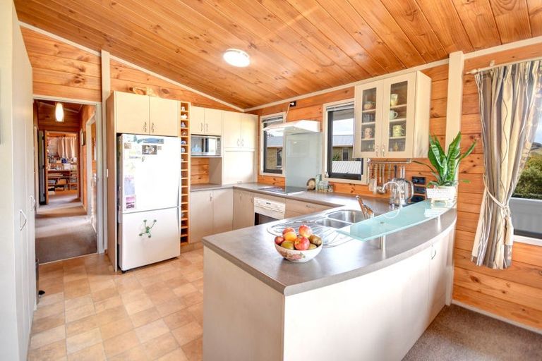 Photo of property in 20 Estuary Crescent, Fairfield, Dunedin, 9018