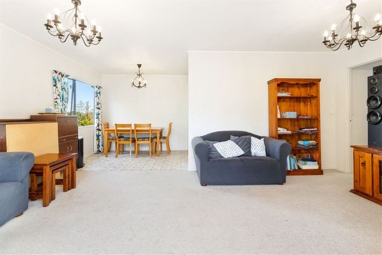Photo of property in 3 Fernhaven Place, Massey, Auckland, 0614