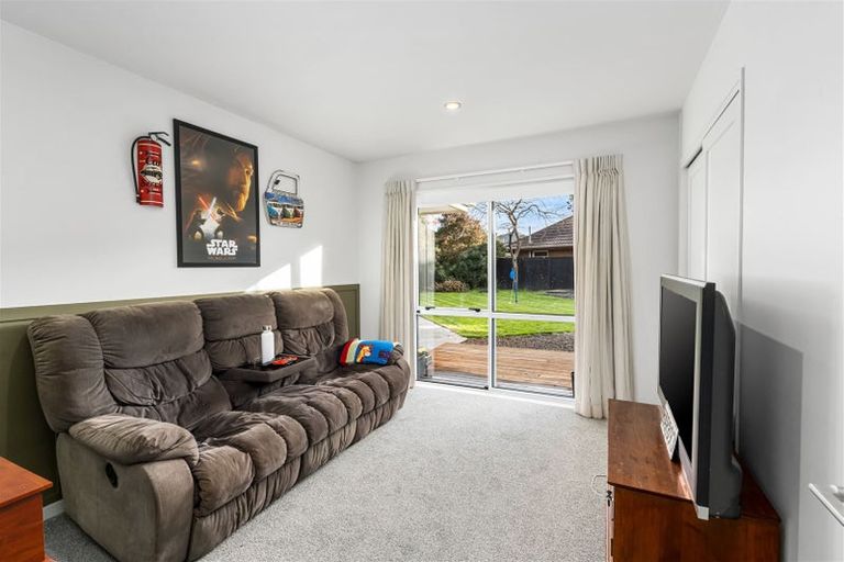 Photo of property in 7 Copperfield Close, Parklands, Christchurch, 8083