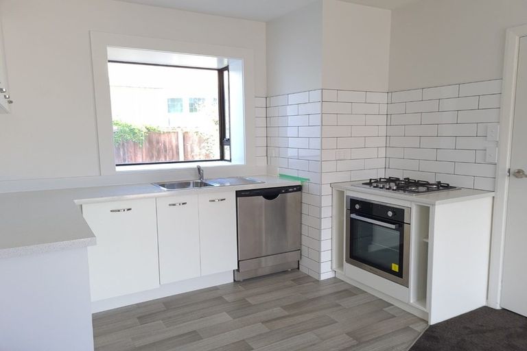 Photo of property in 2/100 Oram Avenue, New Brighton, Christchurch, 8061