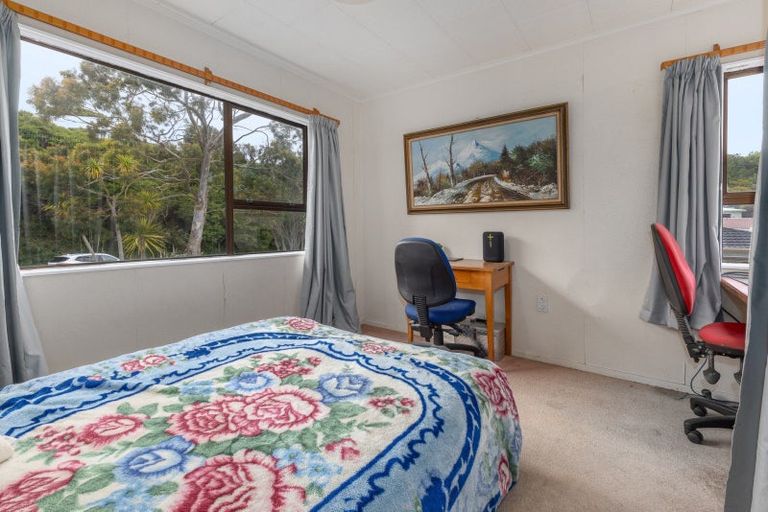 Photo of property in 17 Kinloch Place, Papakowhai, Porirua, 5024