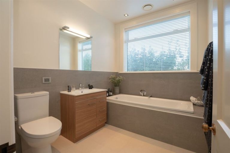 Photo of property in 15 Salmont Place, Kelburn, Wellington, 6012