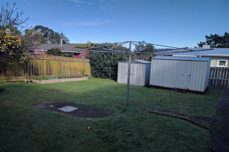 Photo of property in 1/28 Neal Avenue, Glenfield, Auckland, 0629