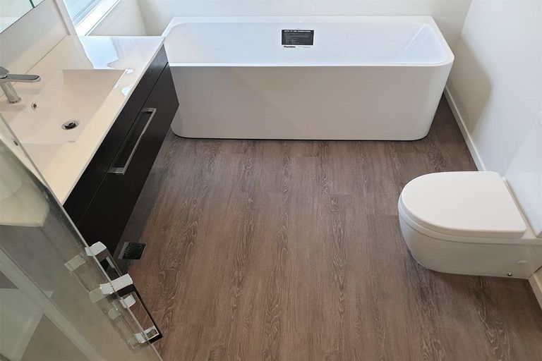 Photo of property in 16 Bluff Road, Kenepuru, Porirua, 5022