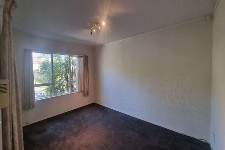 Photo of property in 2 Kerlin Crescent, West Harbour, Auckland, 0618