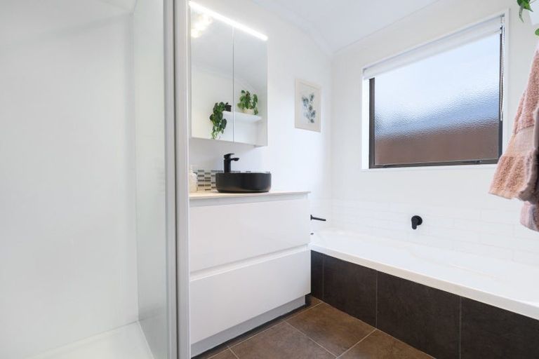 Photo of property in 18 Rosella Drive, Welcome Bay, Tauranga, 3112