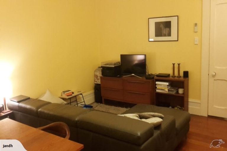 Photo of property in 8 Davis Street, Thorndon, Wellington, 6011