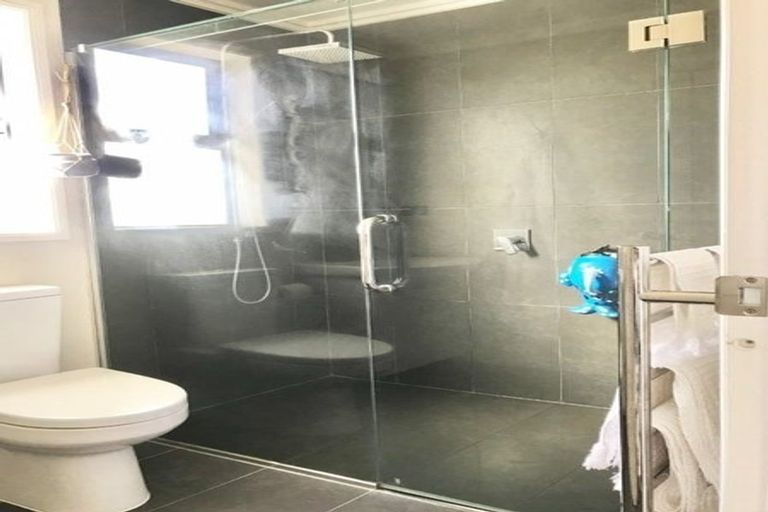 Photo of property in 1/43 Shanaway Rise, Hillcrest, Auckland, 0627