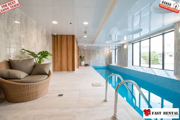 Photo of property in 18 Sumich Place, West Harbour, Auckland, 0618