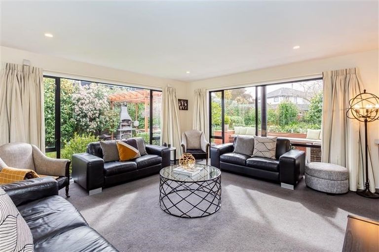 Photo of property in 8 Dorfold Mews, Avonhead, Christchurch, 8042