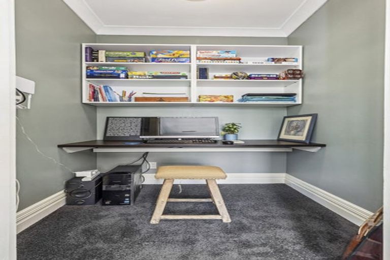 Photo of property in 8 Plymouth Street, Karori, Wellington, 6012