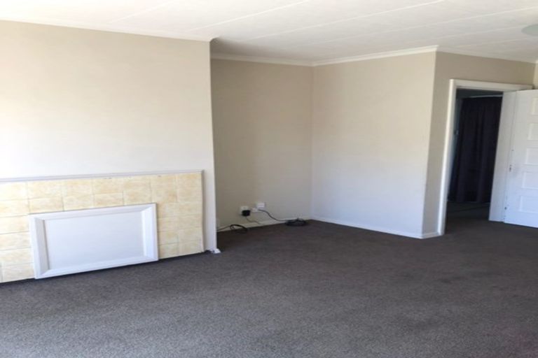 Photo of property in 17 Newall Avenue, Bryndwr, Christchurch, 8052