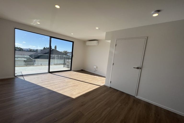 Photo of property in 150c Chivalry Road, Glenfield, Auckland, 0629